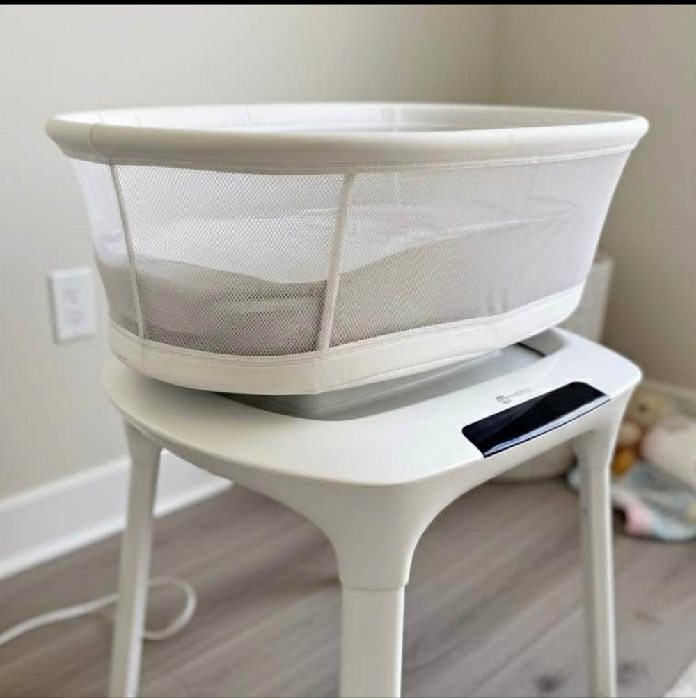 White Smart Bassinet